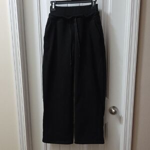 KAMO Black Fitness Fleece Lines Sweatpants with Drawstring Waist